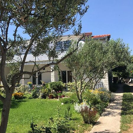 Hotel Soba Za Odmor P&E Kaštel Štafilić Esterno foto