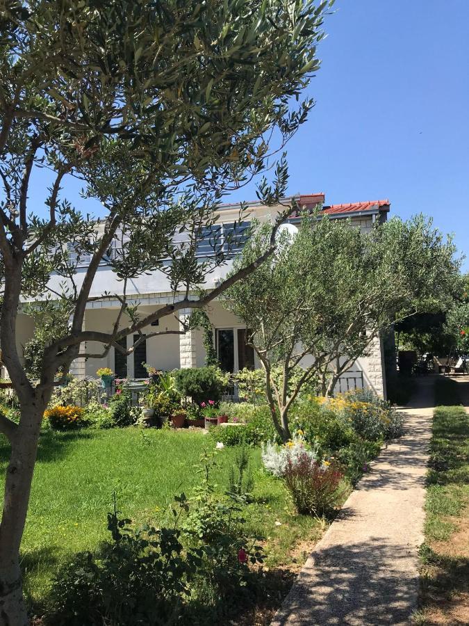 Hotel Soba Za Odmor P&E Kaštel Štafilić Esterno foto
