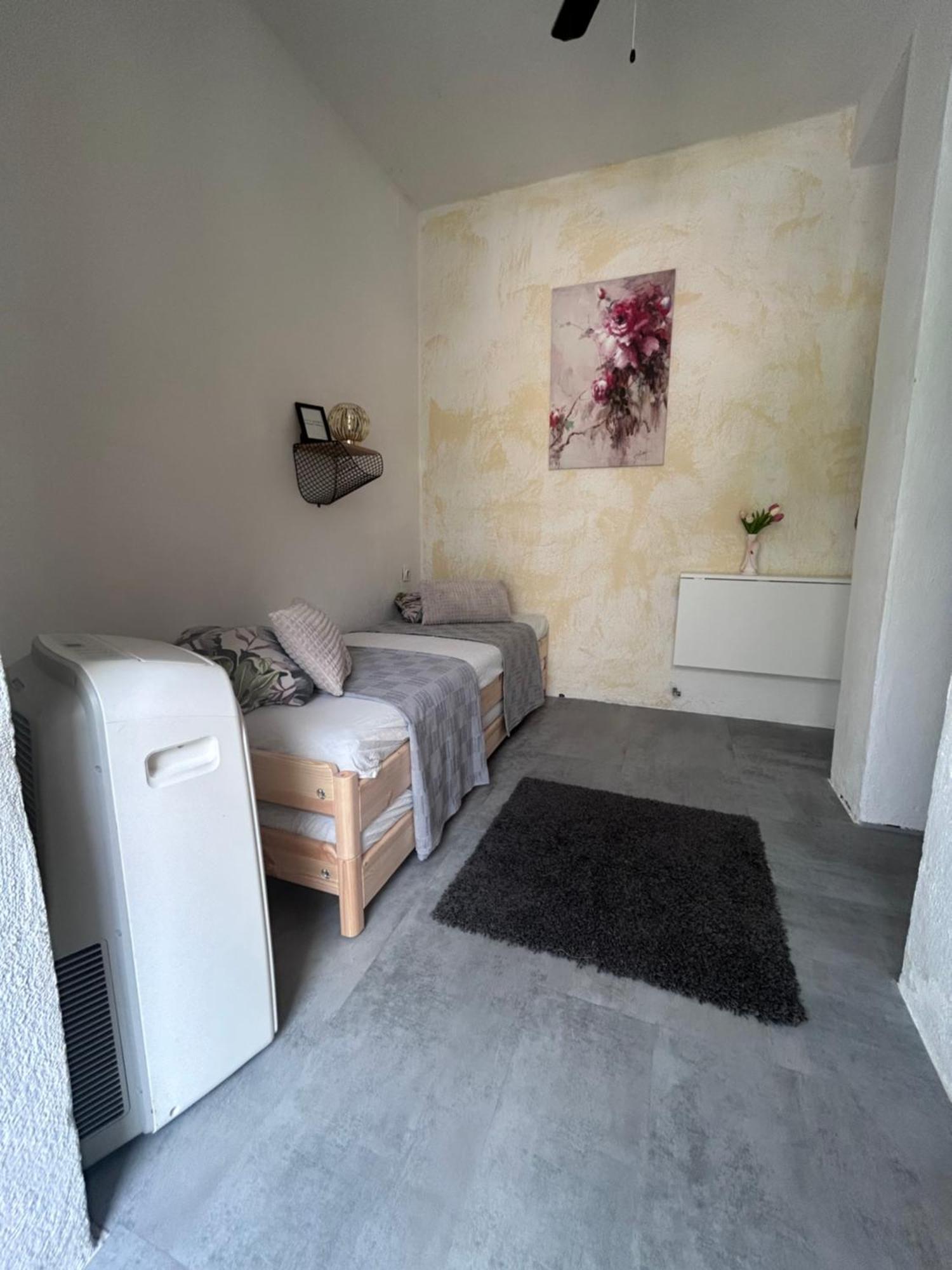 Hotel Soba Za Odmor P&E Kaštel Štafilić Esterno foto