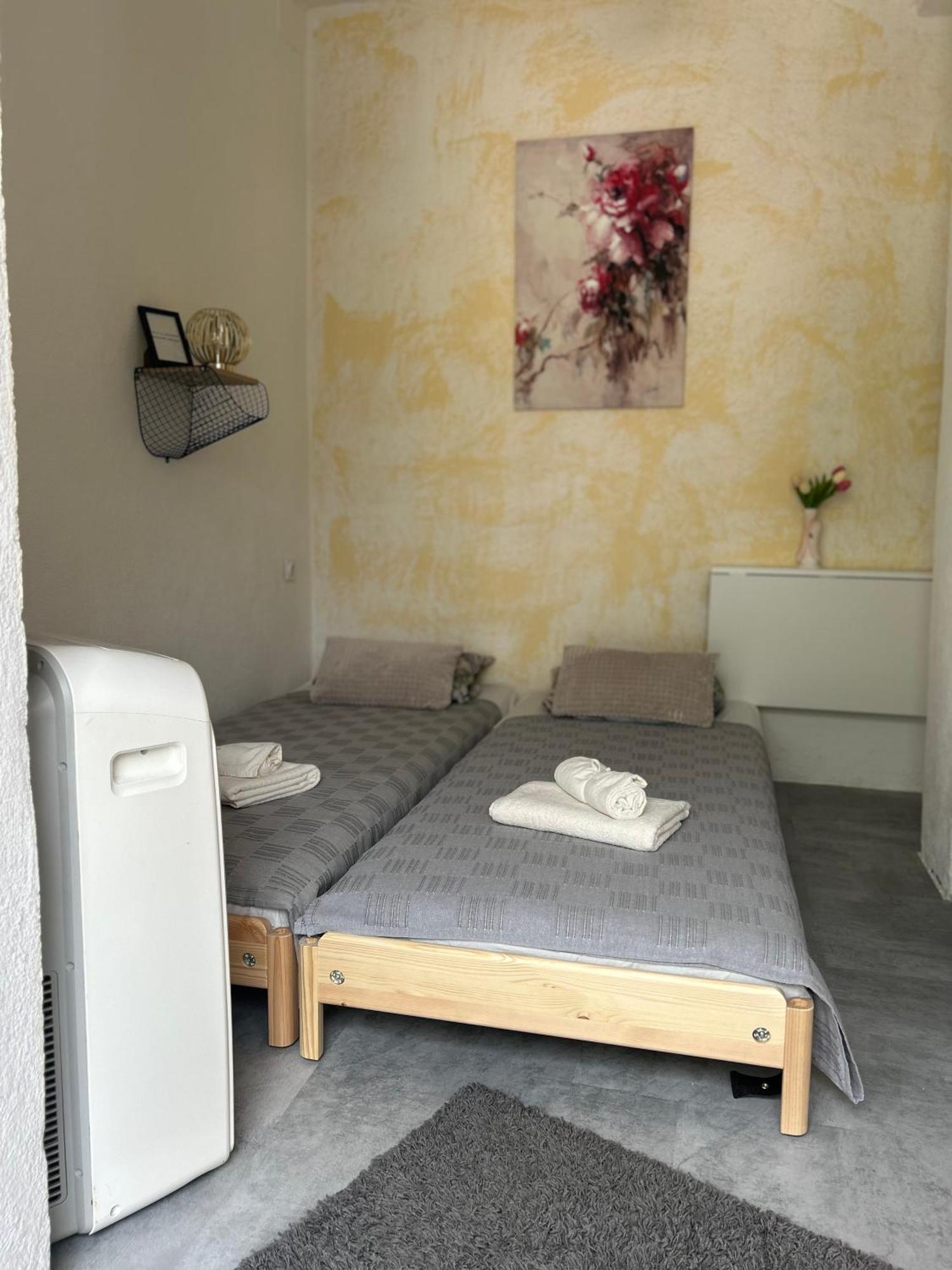 Hotel Soba Za Odmor P&E Kaštel Štafilić Esterno foto
